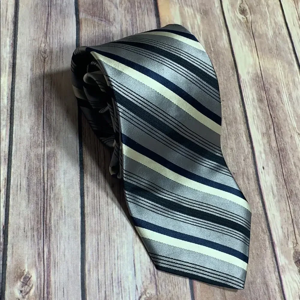 Calvin Klein silk tie - Picture 1 of 4